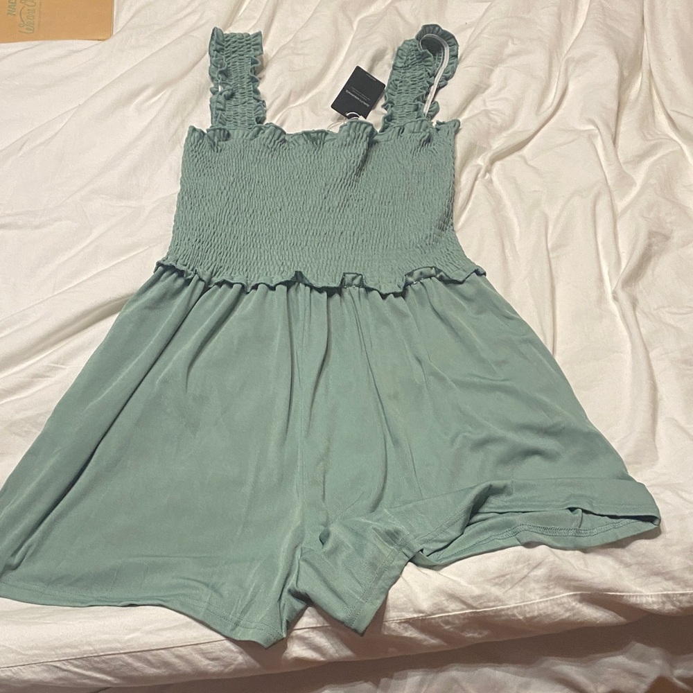 Elegant Sleeveless Green Romper